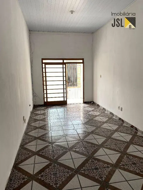 Foto 2 de Casa com 2 quartos à venda e para alugar, 138m2 em Vila Resende, Cacapava - SP