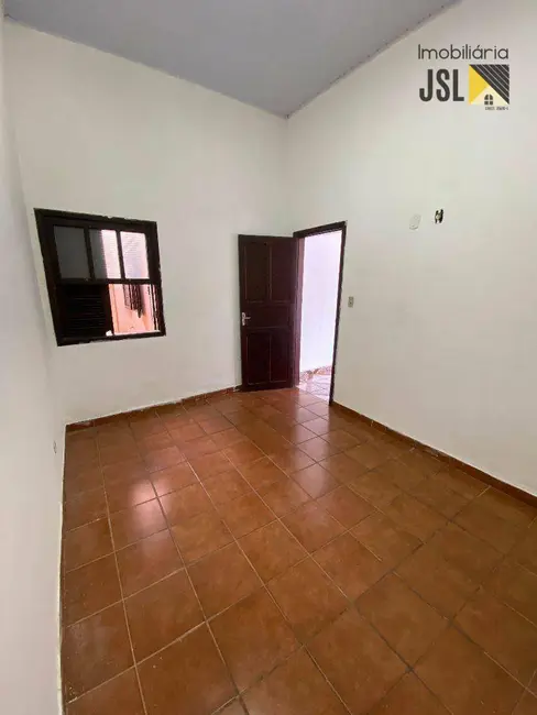 Foto 4 de Casa com 2 quartos à venda e para alugar, 138m2 em Vila Resende, Cacapava - SP