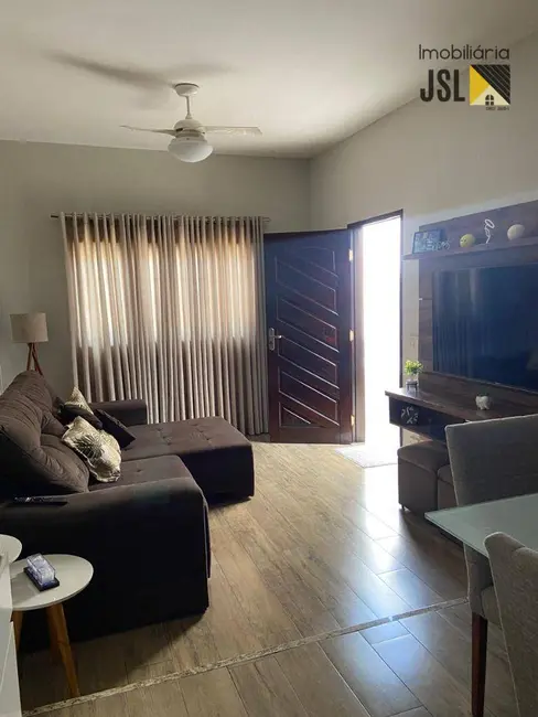 Casa com 4 quartos à venda, 125m2 em Jardim Maria Cândida, Cacapava - SP - imagem 3 Foto 3 de Casa com 4 quartos à venda, 125m2 em Jardim Maria Cândida, Cacapava - SP