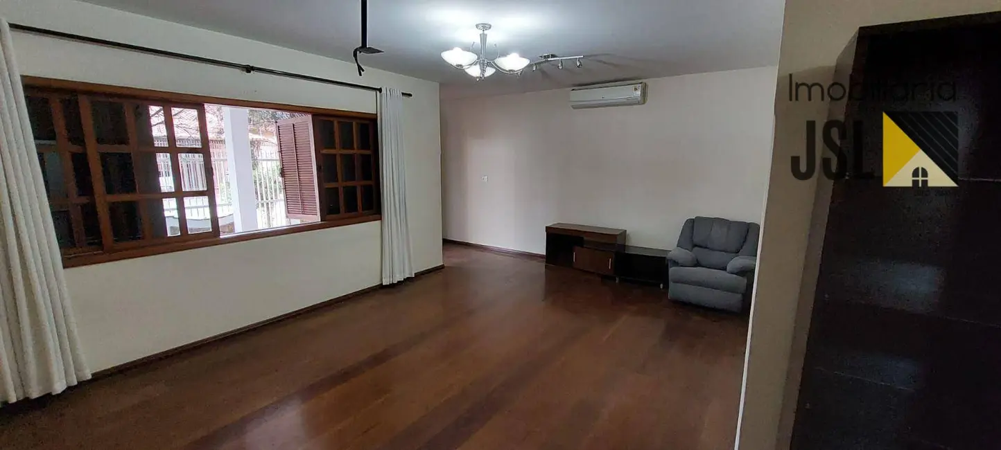 Foto 2 de Sobrado com 6 quartos à venda, 390m2 em Vila Resende, Cacapava - SP