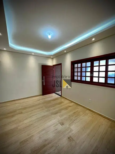 Foto 3 de Casa com 3 quartos à venda, 152m2 em Vila Santos, Cacapava - SP