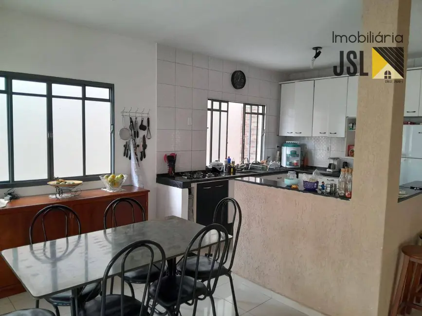 Foto 3 de Casa com 3 quartos à venda, 300m2 em Vila Santos, Cacapava - SP