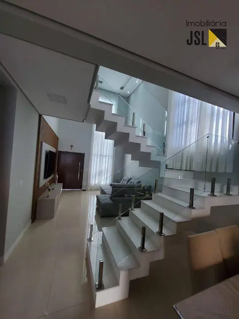 Foto 2 de Sobrado com 3 quartos à venda, 250m2 em Cacapava - SP