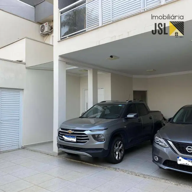 Foto 2 de Sobrado com 5 quartos à venda, 350m2 em Portal das Colinas, Guaratingueta - SP