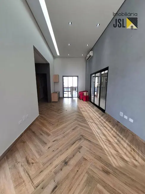 Foto 2 de Casa de Condomínio com 2 quartos à venda, 250m2 em Parque Residencial Maria Elmira, Cacapava - SP