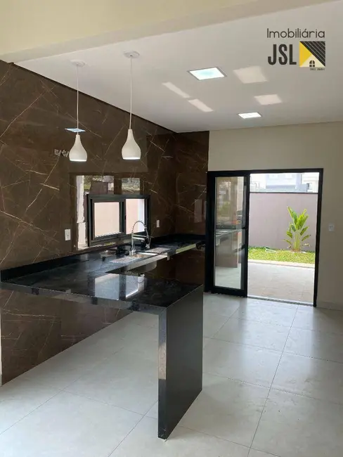 Foto 3 de Casa de Condomínio com 3 quartos à venda, 250m2 em Parque Residencial Maria Elmira, Cacapava - SP