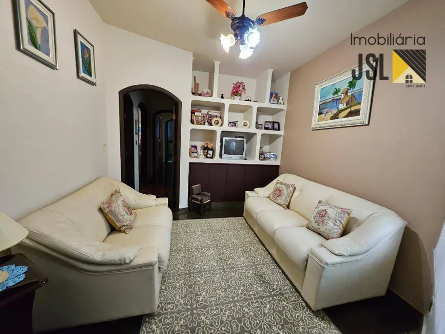 Foto 8 de Casa com 3 quartos à venda, 300m2 em Vila Resende, Cacapava - SP