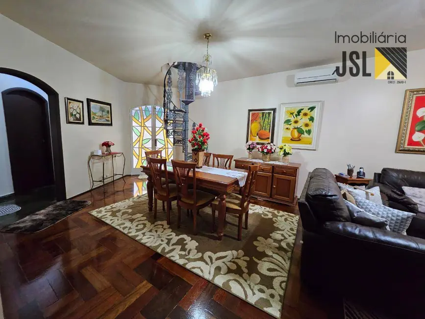 Foto 4 de Casa com 3 quartos à venda, 300m2 em Vila Resende, Cacapava - SP