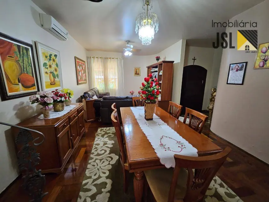 Foto 2 de Casa com 3 quartos à venda, 300m2 em Vila Resende, Cacapava - SP