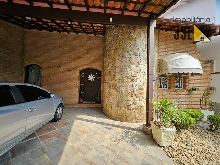 Foto 1 de Casa com 3 quartos à venda, 300m2 em Vila Resende, Cacapava - SP