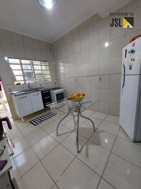 Foto 3 de Sobrado com 2 quartos à venda, 58m2 em Vila André Martins, Cacapava - SP