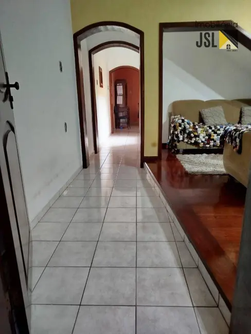 Foto 2 de Sobrado com 3 quartos à venda, 135m2 em Vila Santa Izabel, Cacapava - SP