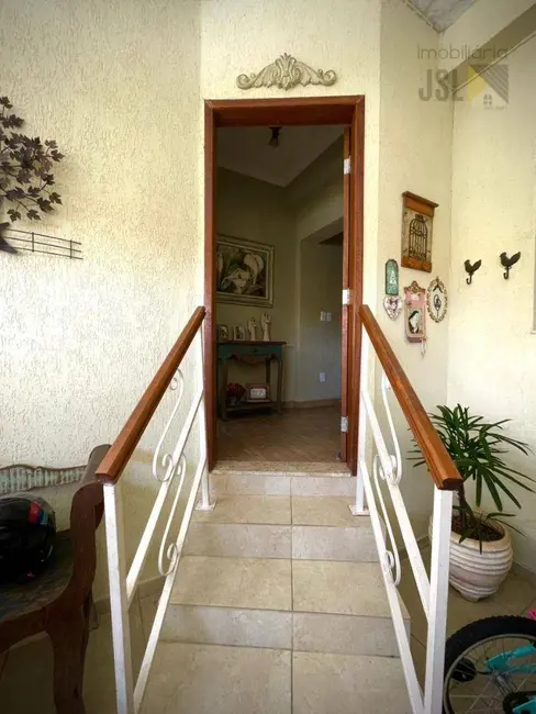 Foto 2 de Sobrado com 3 quartos à venda, 87m2 em Vila Bandeirantes, Cacapava - SP