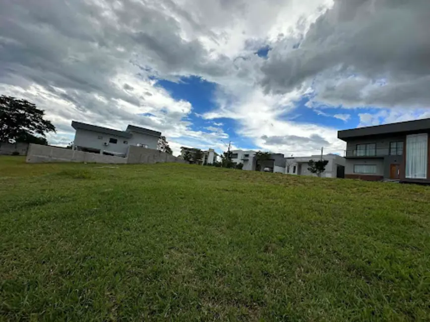 Foto 2 de Terreno / Lote à venda, 343m2 em Cacapava - SP