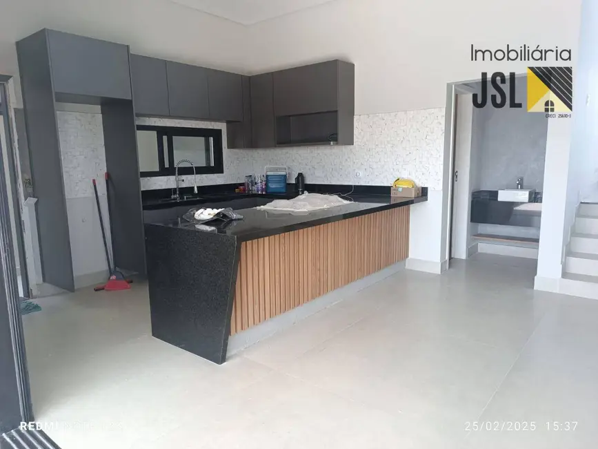 Foto 3 de Sobrado com 3 quartos à venda, 360m2 em Guamirim, Cacapava - SP