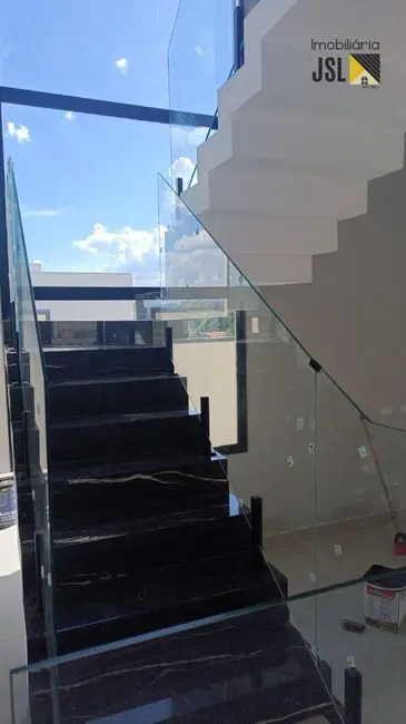 Foto 6 de Sobrado com 3 quartos à venda, 360m2 em Guamirim, Cacapava - SP