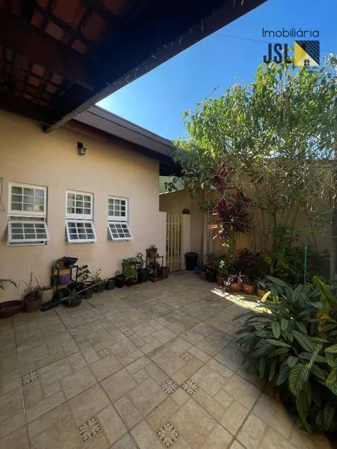 Foto 1 de Casa com 3 quartos à venda, 278m2 em Borda da Mata, Cacapava - SP
