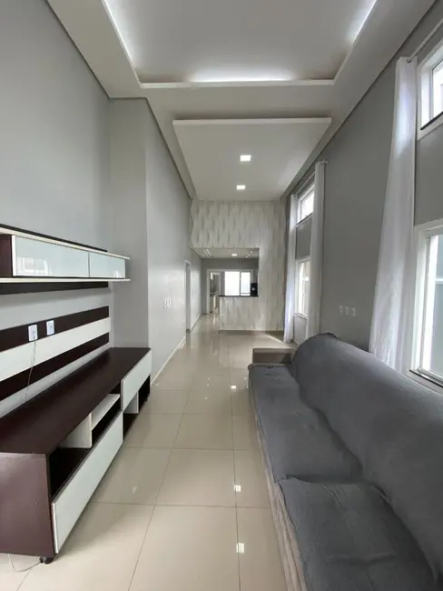 Foto 2 de Casa de Condomínio com 3 quartos para alugar, 250m2 em Parque Residencial Maria Elmira, Cacapava - SP