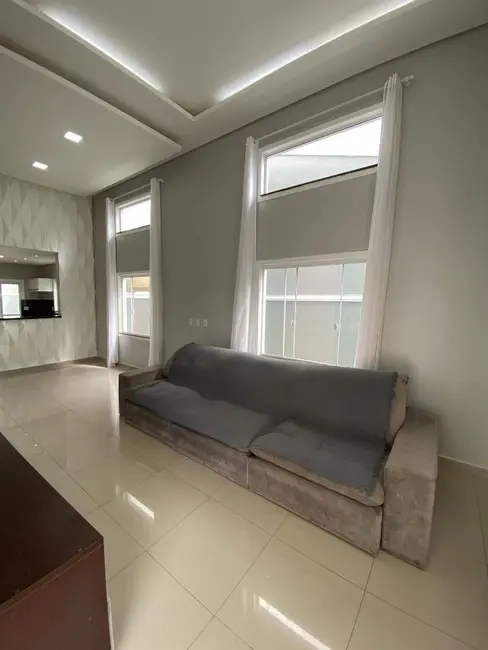 Foto 1 de Casa de Condomínio com 3 quartos para alugar, 250m2 em Parque Residencial Maria Elmira, Cacapava - SP