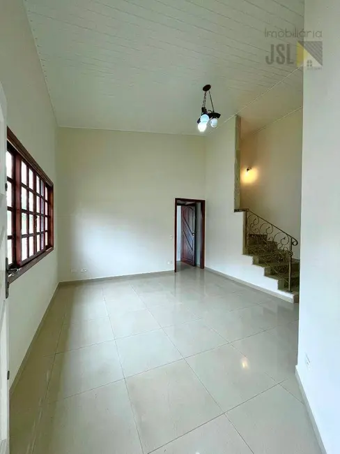 Foto 2 de Casa com 3 quartos para alugar, 600m2 em Residencial Santa Helena, Cacapava - SP