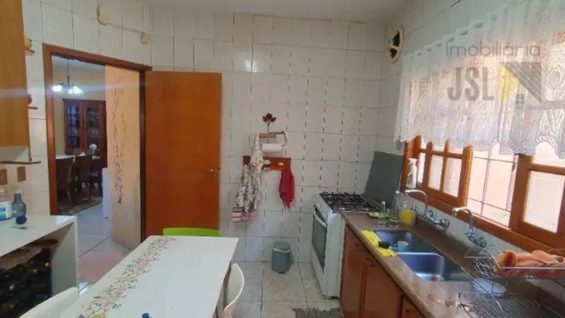 Foto 5 de Casa com 3 quartos à venda, 250m2 em Jardim Maria Cândida, Cacapava - SP