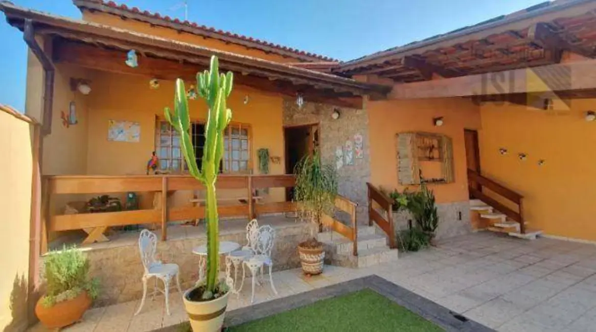 Foto 1 de Casa com 3 quartos à venda, 250m2 em Jardim Maria Cândida, Cacapava - SP