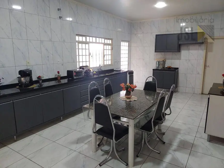Foto 9 de Chácara com 3 quartos à venda e para alugar, 1000m2 em Boa Vista, Cacapava - SP