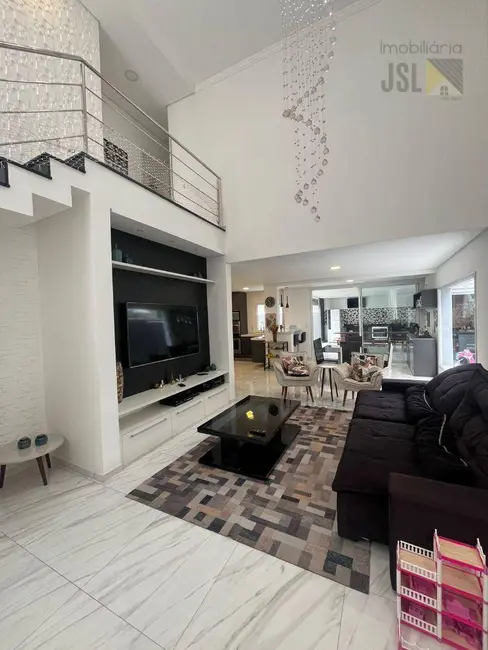 Foto 2 de Sobrado com 4 quartos à venda, 300m2 em Cacapava - SP