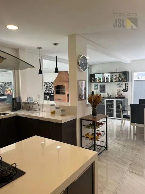 Foto 4 de Sobrado com 4 quartos à venda, 300m2 em Cacapava - SP