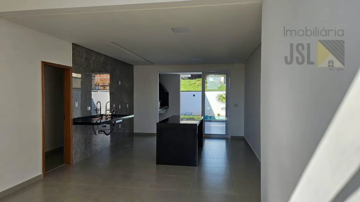 Foto 2 de Casa com 3 quartos à venda, 300m2 em Cacapava - SP