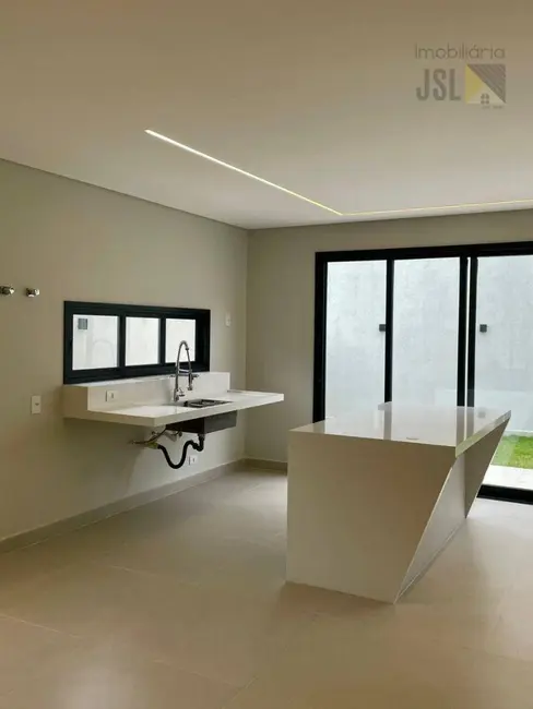 Foto 3 de Sobrado com 3 quartos à venda, 250m2 em Cacapava - SP