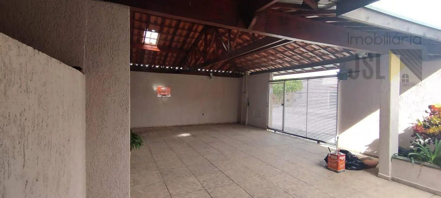 Foto 2 de Casa com 3 quartos para alugar, 250m2 em Village das Flores, Cacapava - SP