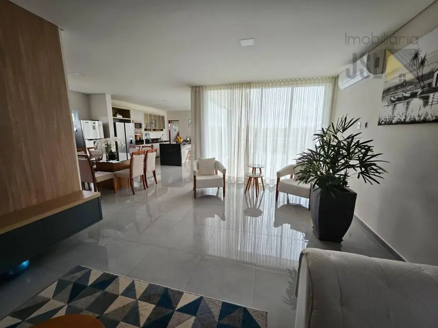 Foto 4 de Sobrado com 3 quartos à venda e para alugar, 384m2 em Cacapava - SP