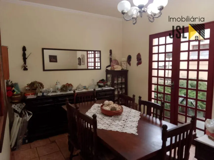 Sobrado com 3 quartos à venda, 150m2 em Vila Resende, Cacapava - SP - imagem 6 Foto 6 de Sobrado com 3 quartos à venda, 150m2 em Vila Resende, Cacapava - SP