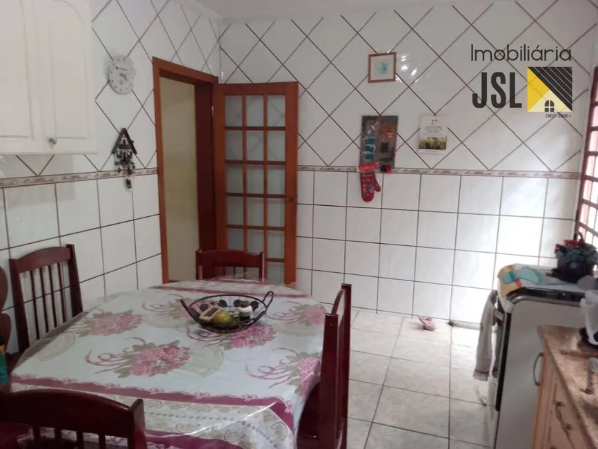 Sobrado com 3 quartos à venda, 150m2 em Vila Resende, Cacapava - SP - imagem 8 Foto 8 de Sobrado com 3 quartos à venda, 150m2 em Vila Resende, Cacapava - SP