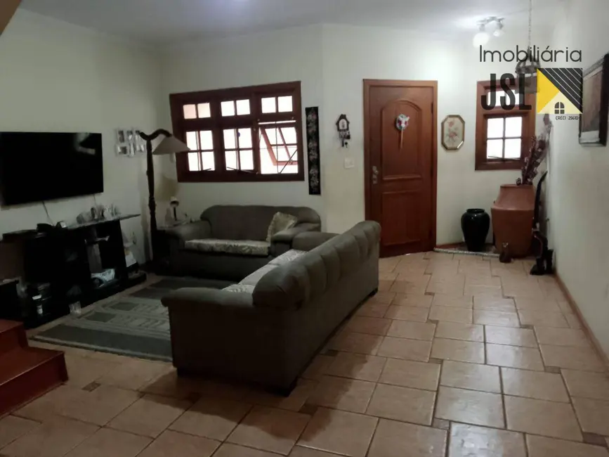 Foto 1 de Sobrado com 3 quartos à venda, 150m2 em Vila Resende, Cacapava - SP