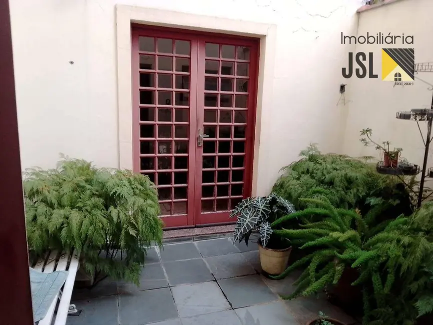 Sobrado com 3 quartos à venda, 150m2 em Vila Resende, Cacapava - SP - imagem 4 Foto 4 de Sobrado com 3 quartos à venda, 150m2 em Vila Resende, Cacapava - SP