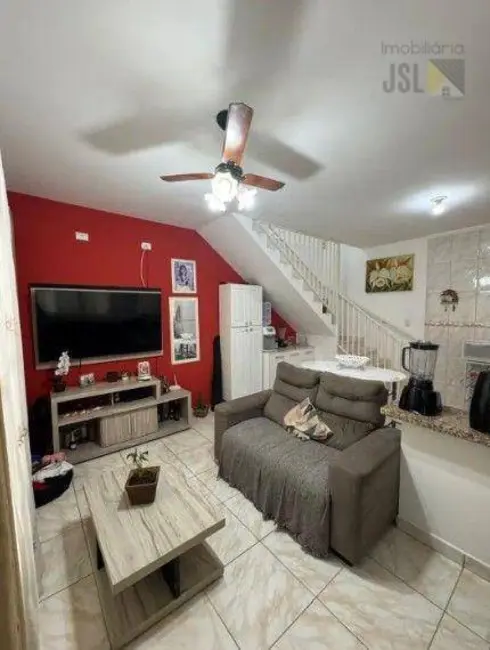 Foto 2 de Sobrado com 2 quartos à venda, 80m2 em Village das Flores, Cacapava - SP