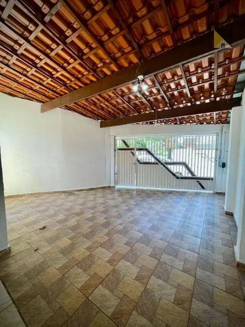 Foto 2 de Sobrado com 2 quartos à venda e para alugar, 80m2 em Village das Flores, Cacapava - SP