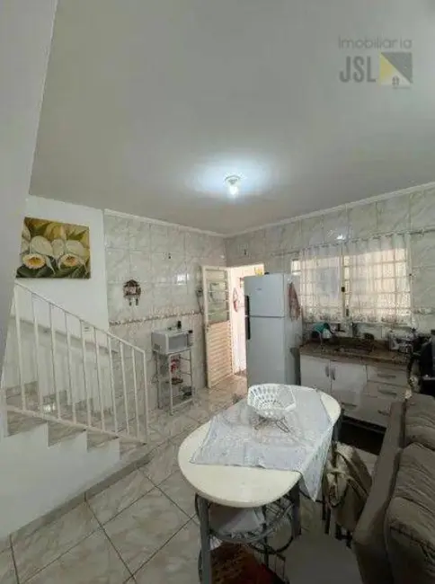 Foto 4 de Sobrado com 2 quartos à venda e para alugar, 80m2 em Village das Flores, Cacapava - SP