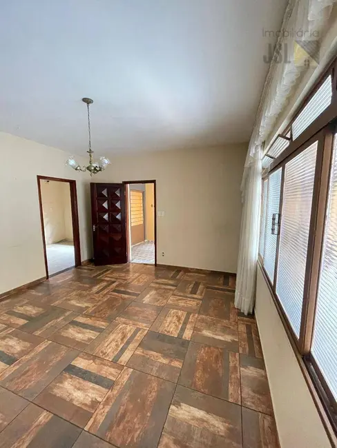 Casa com 3 quartos à venda, 282m2 em Vila Resende, Cacapava - SP - imagem 4 Foto 4 de Casa com 3 quartos à venda, 282m2 em Vila Resende, Cacapava - SP