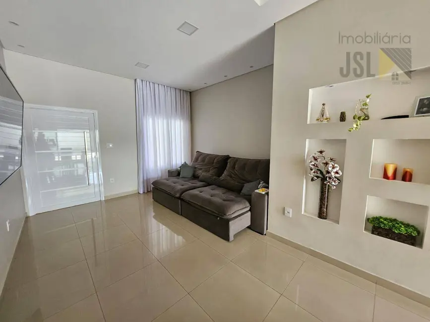 Casa com 3 quartos à venda, 360m2 em Vila Santos, Cacapava - SP - imagem 1 Foto 1 de Casa com 3 quartos à venda, 360m2 em Vila Santos, Cacapava - SP