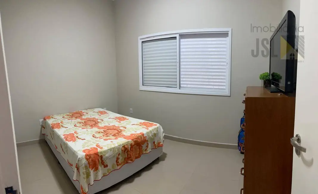 Casa com 3 quartos à venda, 360m2 em Vila Santos, Cacapava - SP - imagem 6 Foto 6 de Casa com 3 quartos à venda, 360m2 em Vila Santos, Cacapava - SP