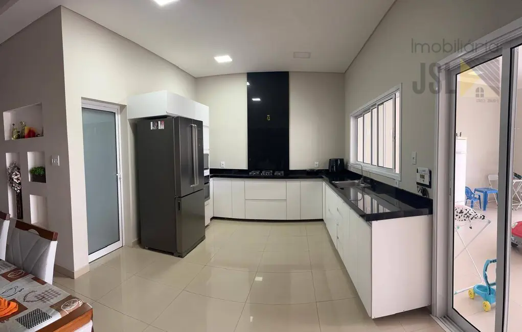 Casa com 3 quartos à venda, 360m2 em Vila Santos, Cacapava - SP - imagem 5 Foto 5 de Casa com 3 quartos à venda, 360m2 em Vila Santos, Cacapava - SP