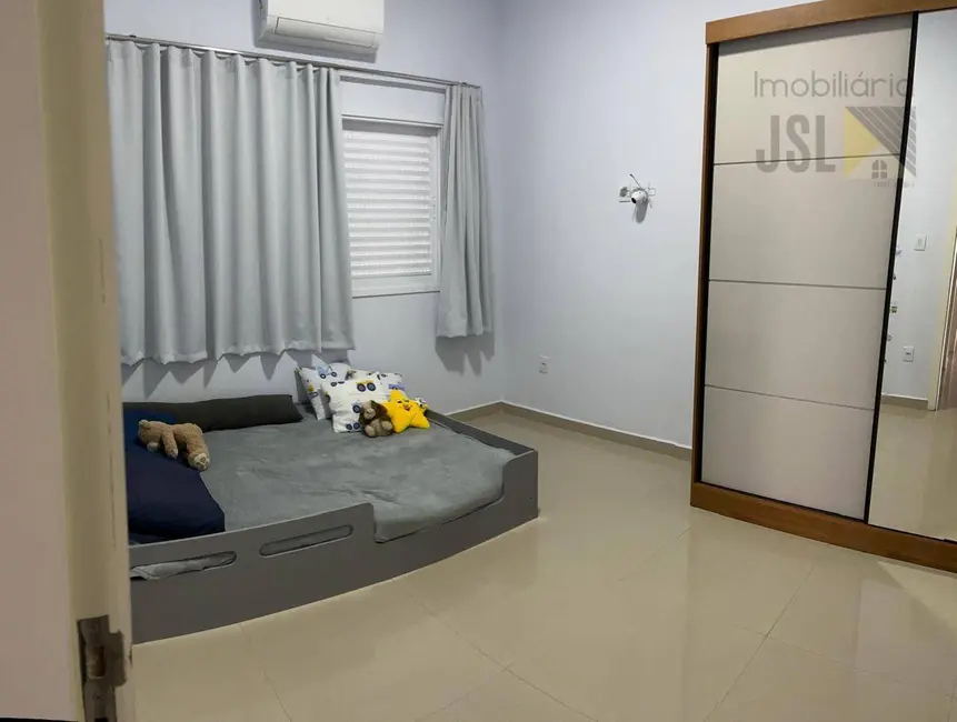 Casa com 3 quartos à venda, 360m2 em Vila Santos, Cacapava - SP - imagem 8 Foto 8 de Casa com 3 quartos à venda, 360m2 em Vila Santos, Cacapava - SP