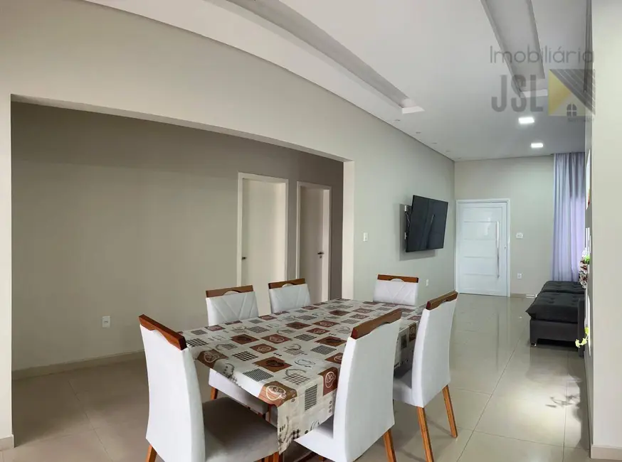 Casa com 3 quartos à venda, 360m2 em Vila Santos, Cacapava - SP - imagem 3 Foto 3 de Casa com 3 quartos à venda, 360m2 em Vila Santos, Cacapava - SP