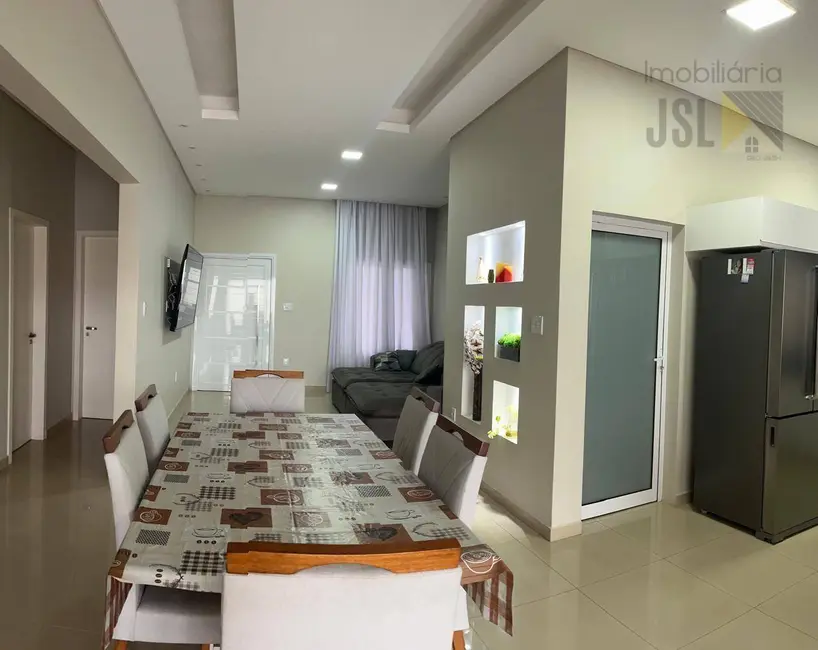 Casa com 3 quartos à venda, 360m2 em Vila Santos, Cacapava - SP - imagem 4 Foto 4 de Casa com 3 quartos à venda, 360m2 em Vila Santos, Cacapava - SP