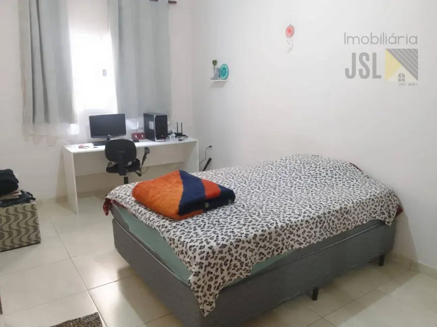 Sobrado com 3 quartos à venda, 150m2 em Perinho, Cacapava - SP - imagem 8 Foto 8 de Sobrado com 3 quartos à venda, 150m2 em Perinho, Cacapava - SP