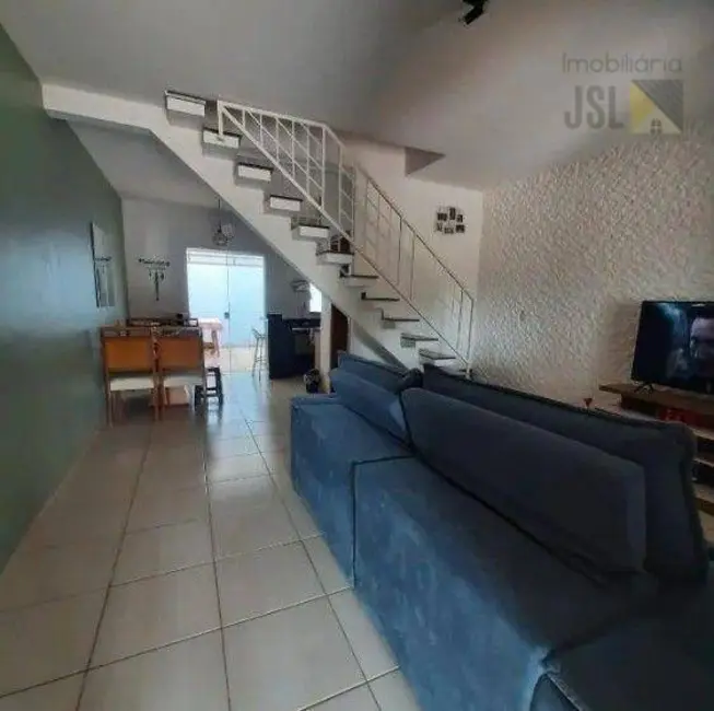 Foto 3 de Sobrado com 2 quartos à venda, 125m2 em Jardim Panorama, Cacapava - SP