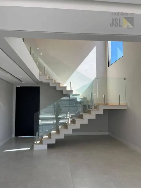 Sobrado com 3 quartos à venda, 300m2 em Cacapava - SP - imagem 3 Foto 3 de Sobrado com 3 quartos à venda, 300m2 em Cacapava - SP